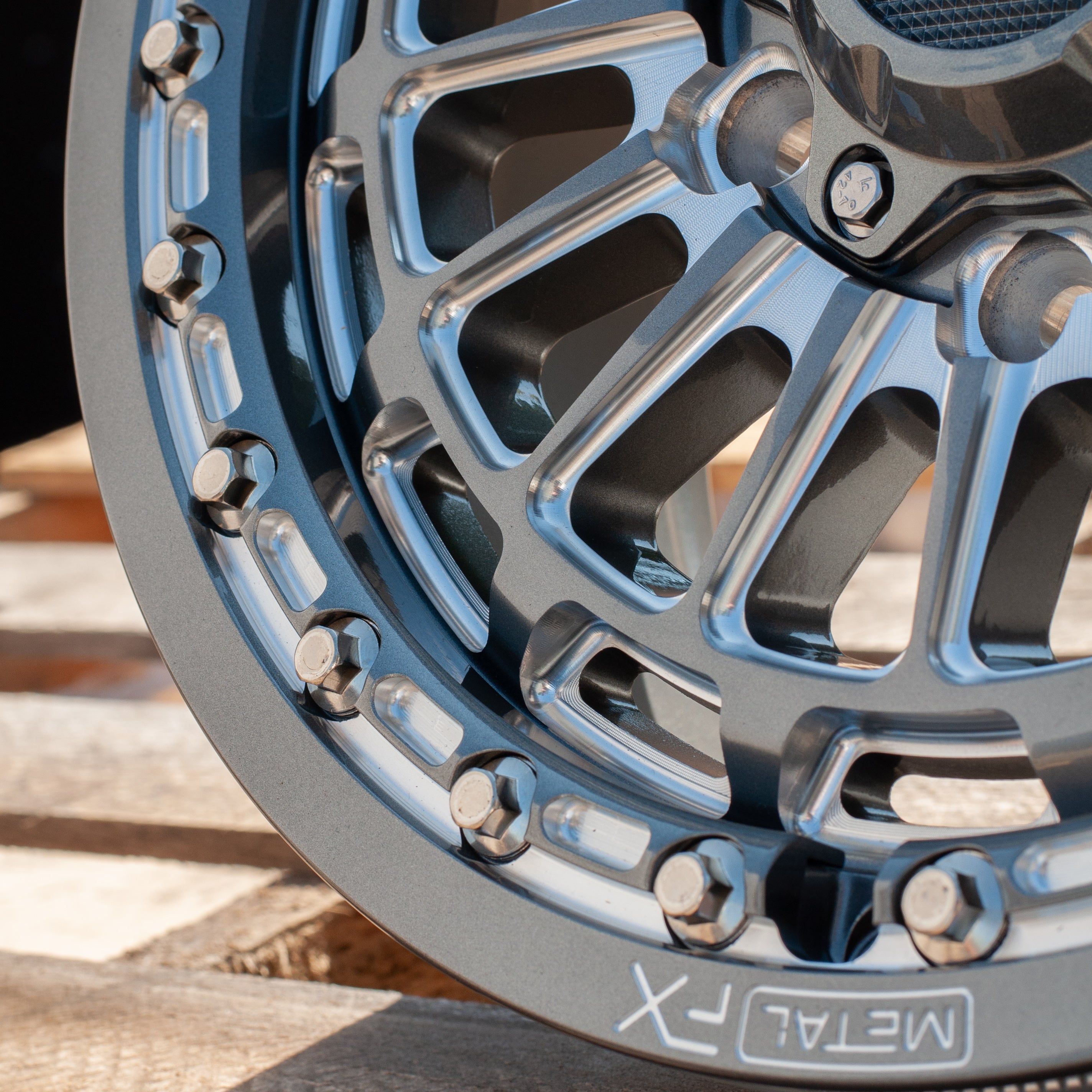 Delta 6R Beadlock | Gunmetal Contrast Cut