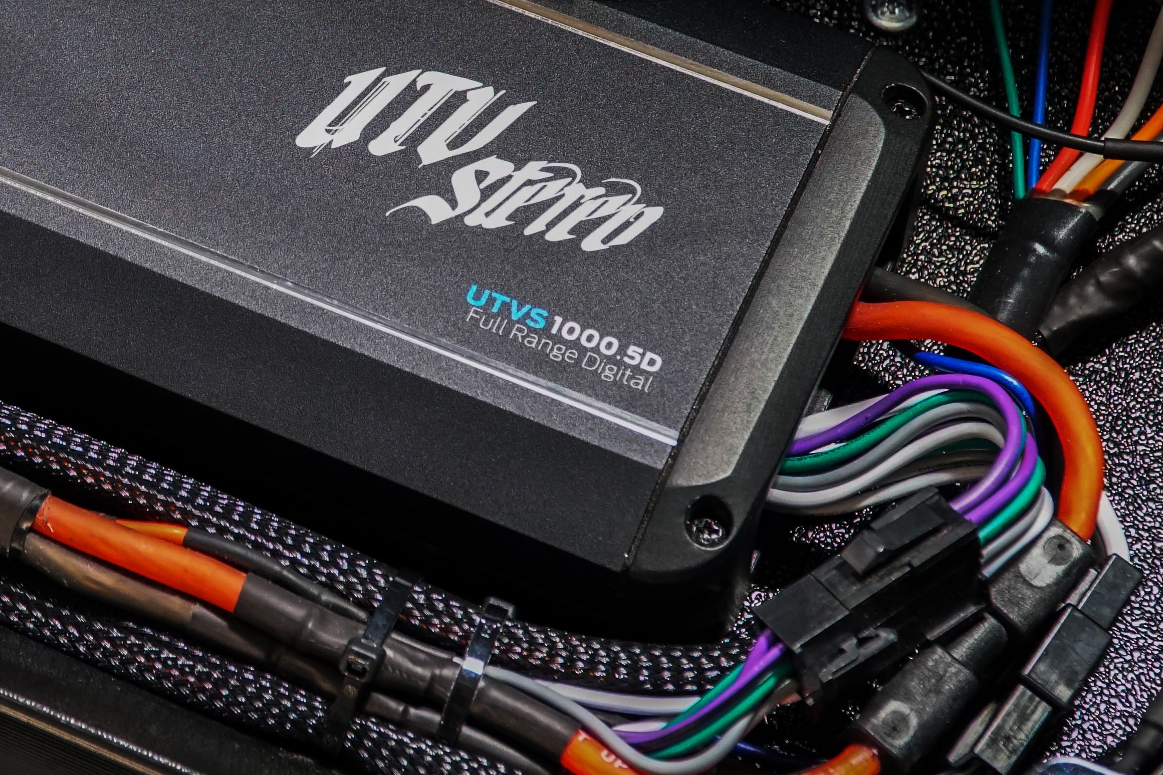 Signature Series 1000W 5-Channel Amplifier | UTVS1000.5D Kawasaki