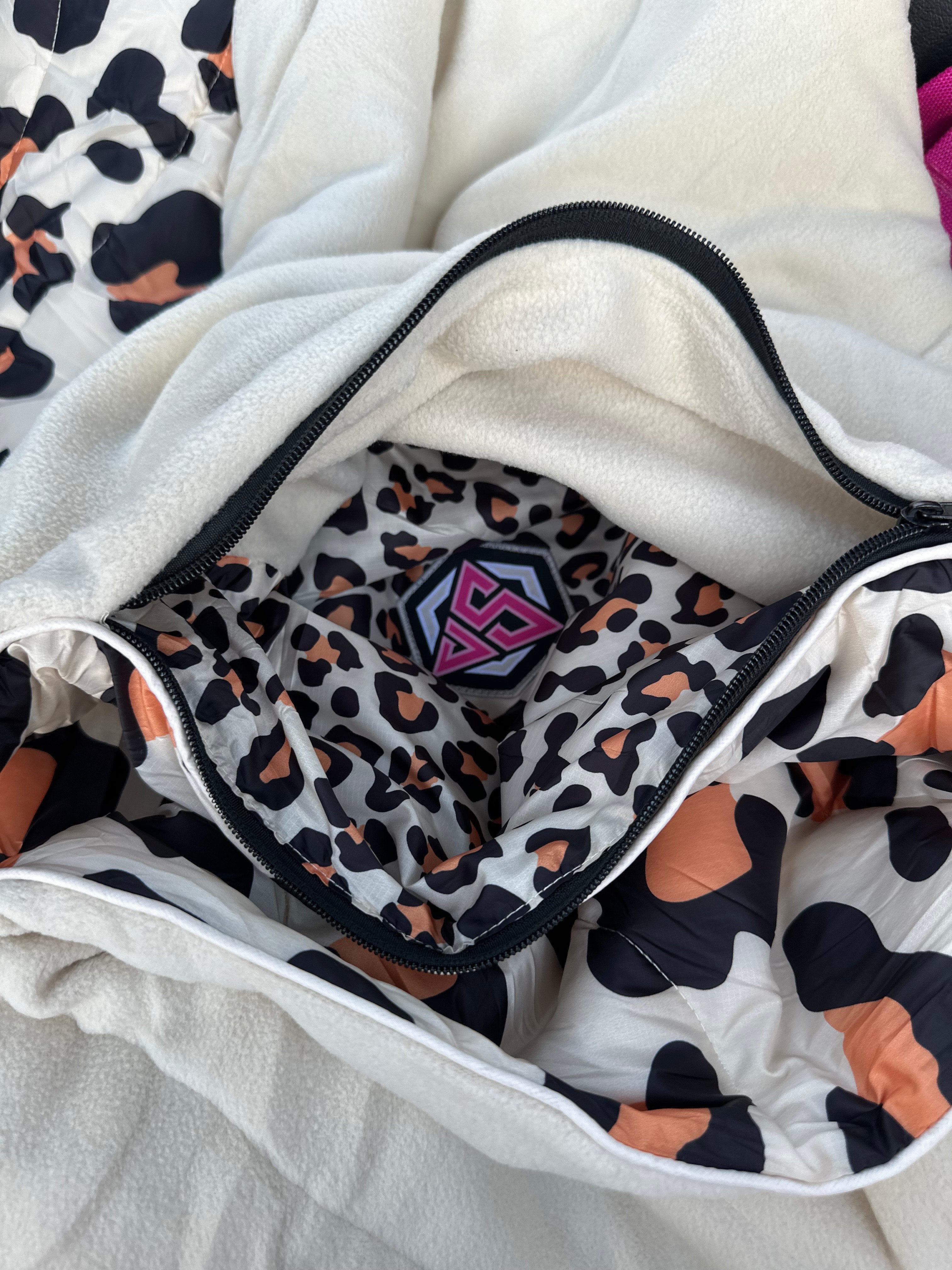 SD Blanket with built in pouch