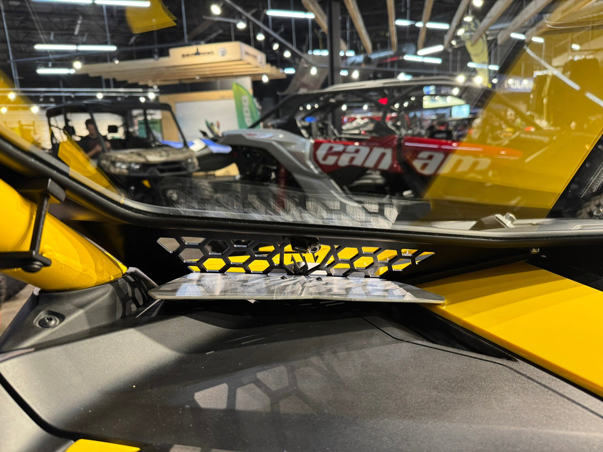 Maverick "R" Vented Glass Windshield with Wipers