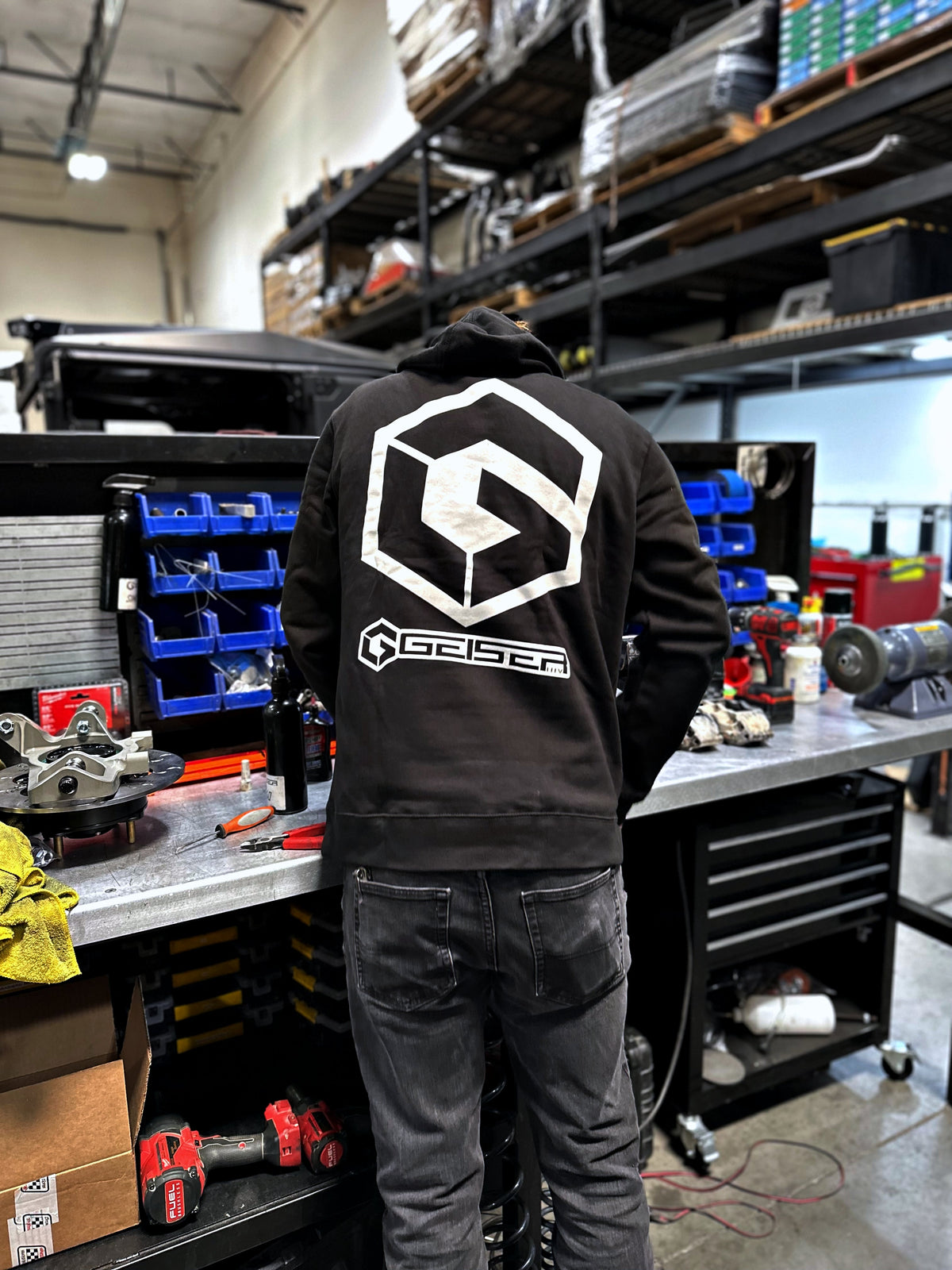 GEISER PERFORMANCE HOODIE