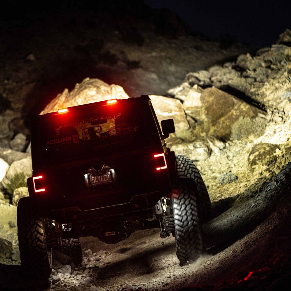 Jeep JL 28" Chase LED Light Bar Kit - Rear-Facing - Multi-Function - # 98013