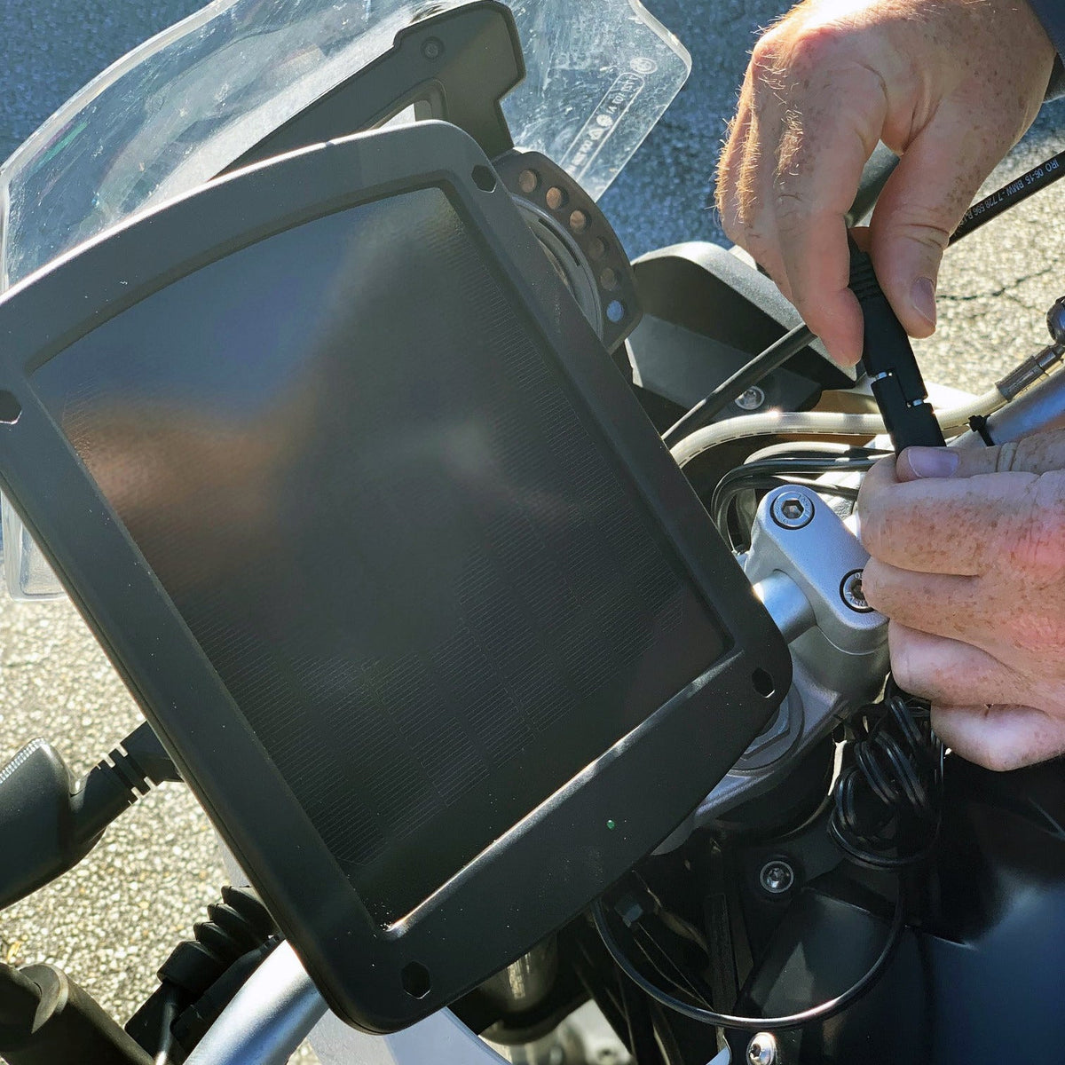 5 Watt Solar 12V Battery Charger with Handlebar Mount