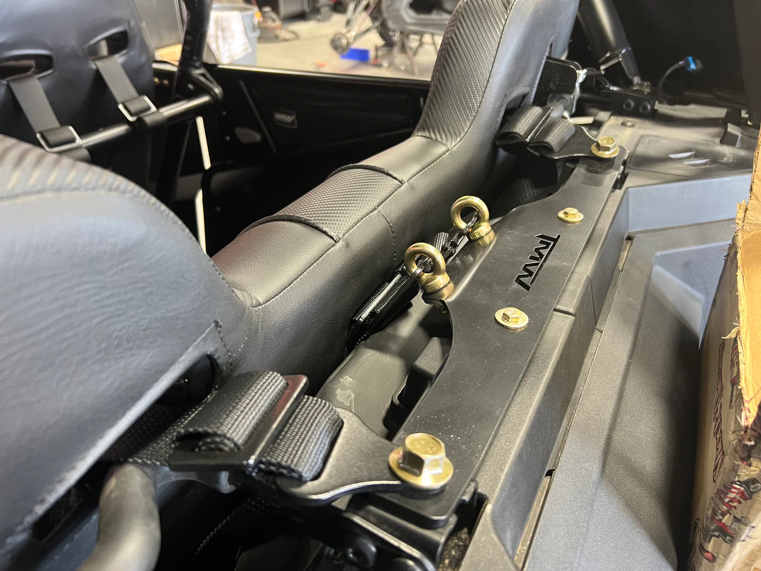 PRO R/Turbo R center harness mount for bench seat