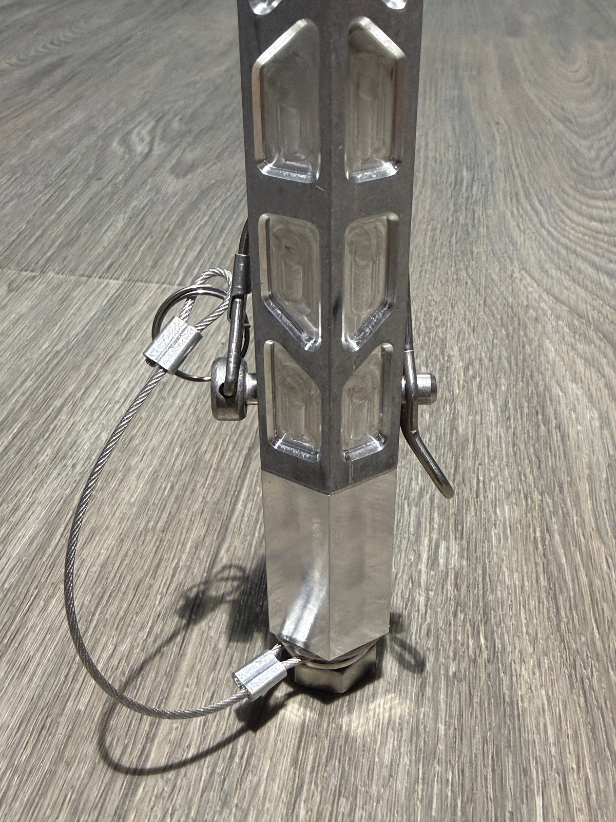 QUICK RELEASE PIN MOUNTS