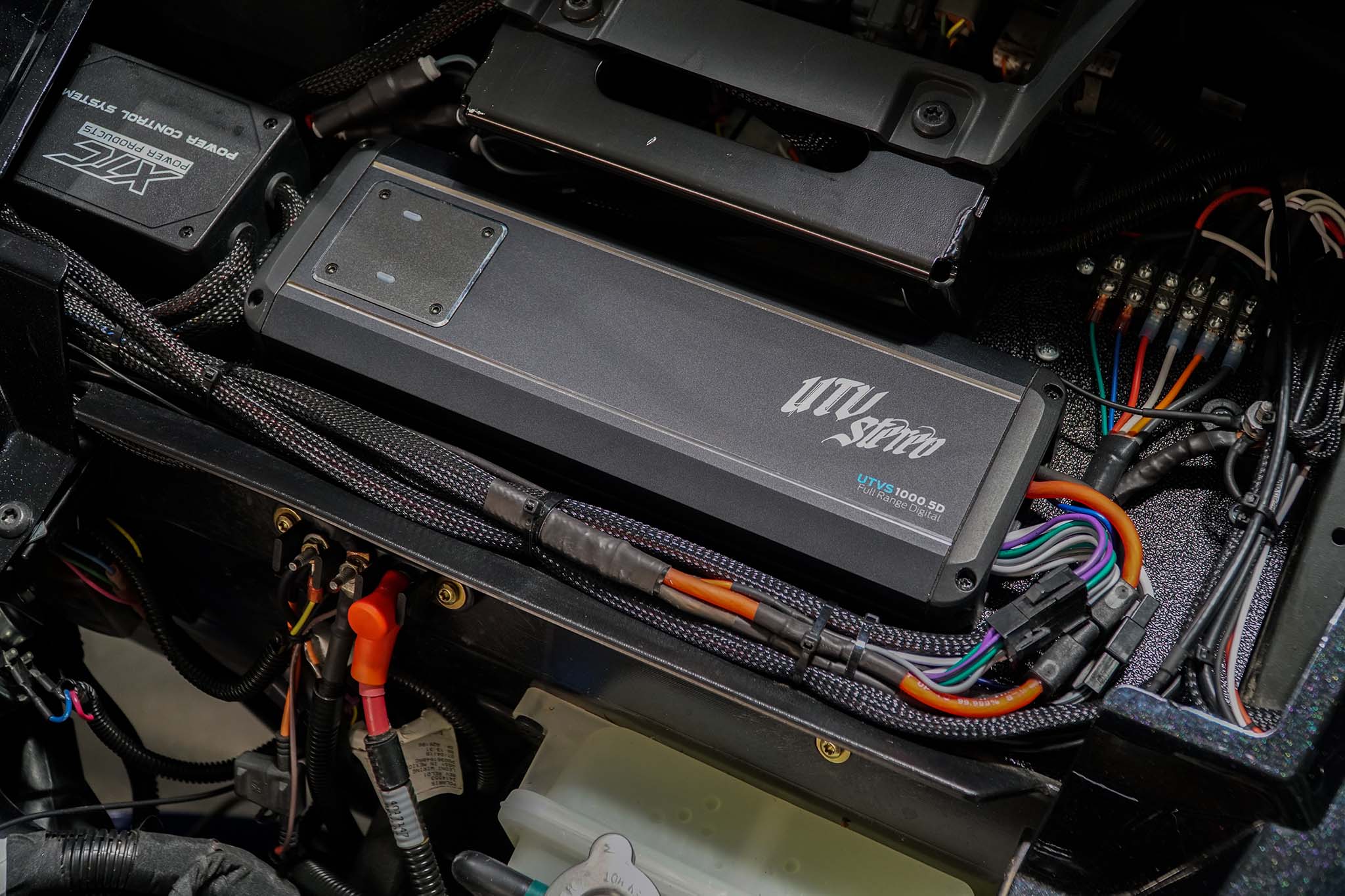 Signature Series 1000W 5-Channel Amplifier | UTVS1000.5D Kawasaki