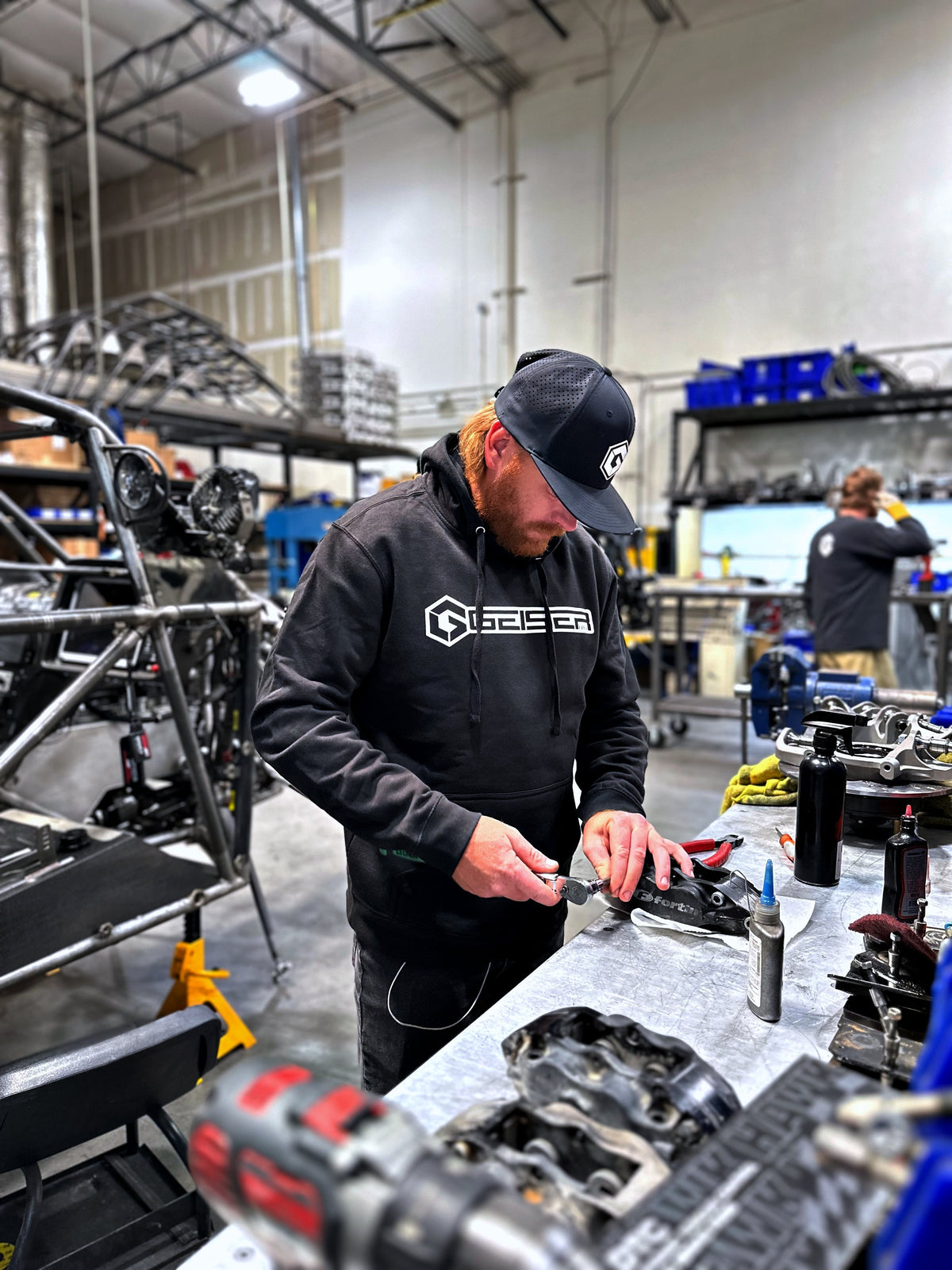 GEISER PERFORMANCE HOODIE