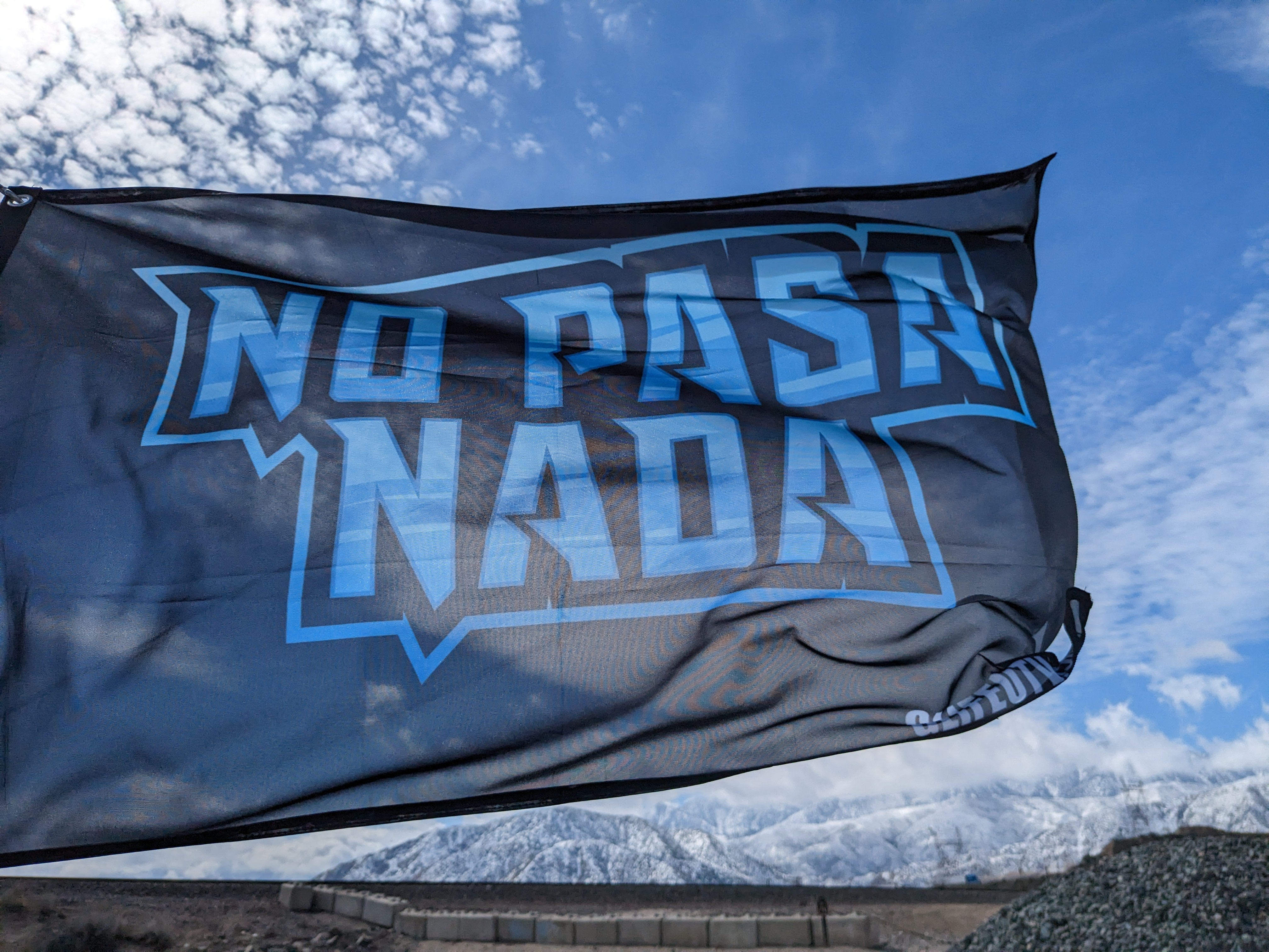 No Pasa Nada (Blue) Whip Flag 2'x3'